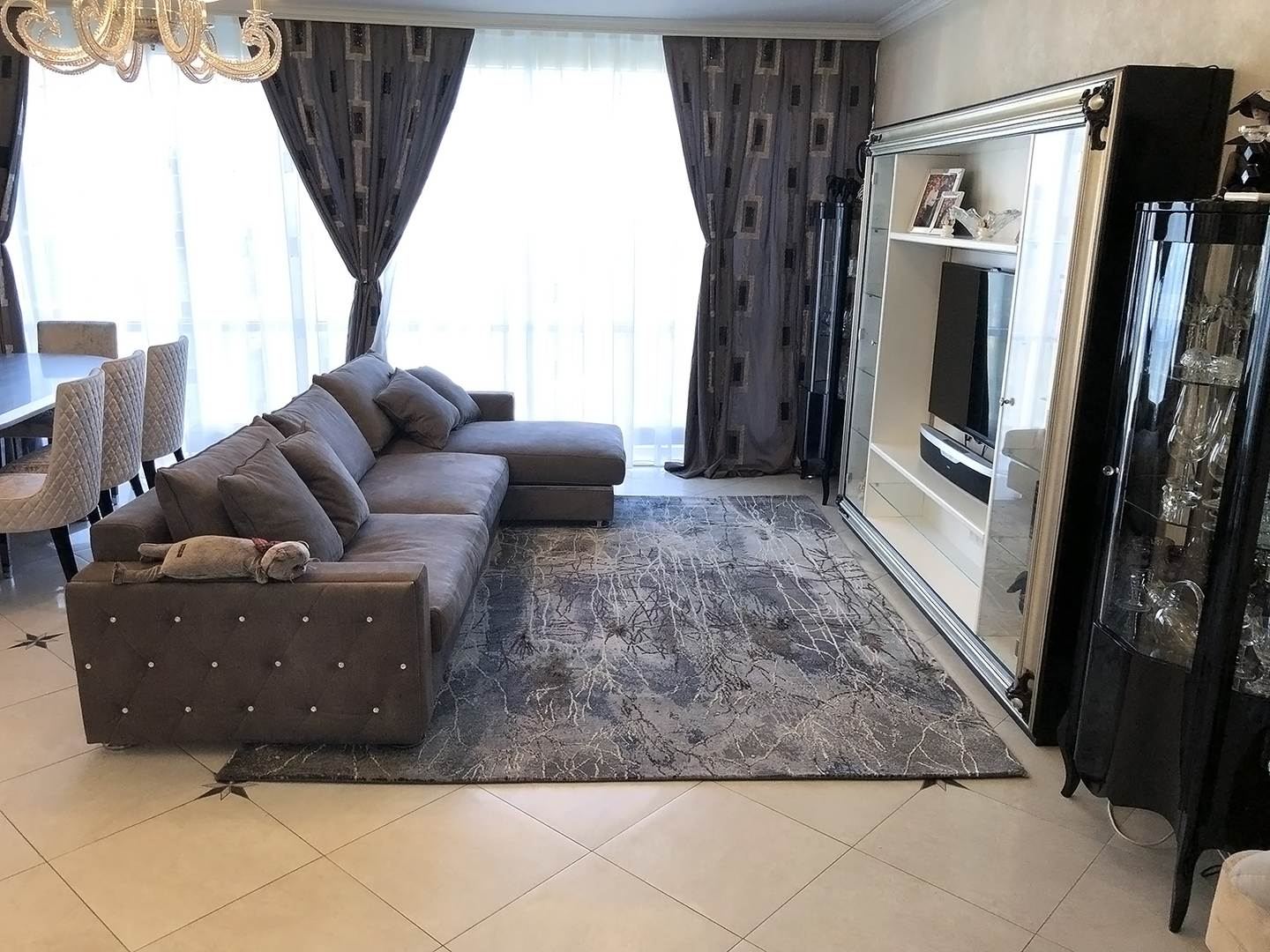Ковер в гостиной в стиле ар деко
