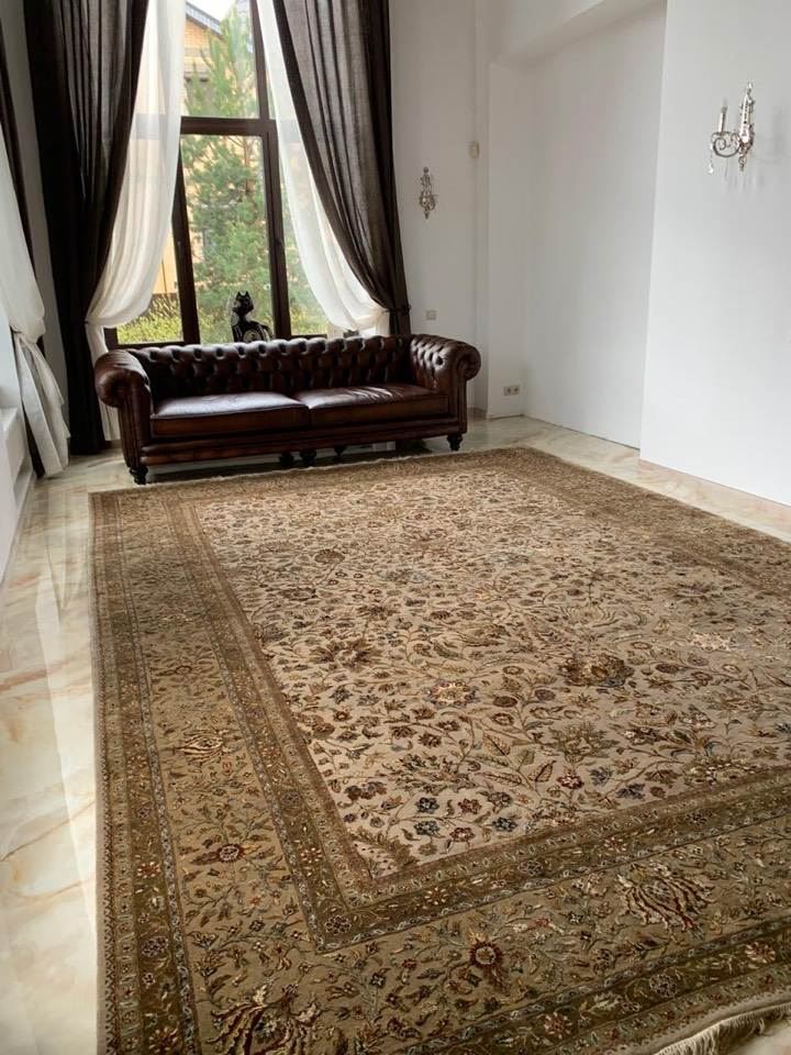 Индийский ковер Rajastan в гостиной