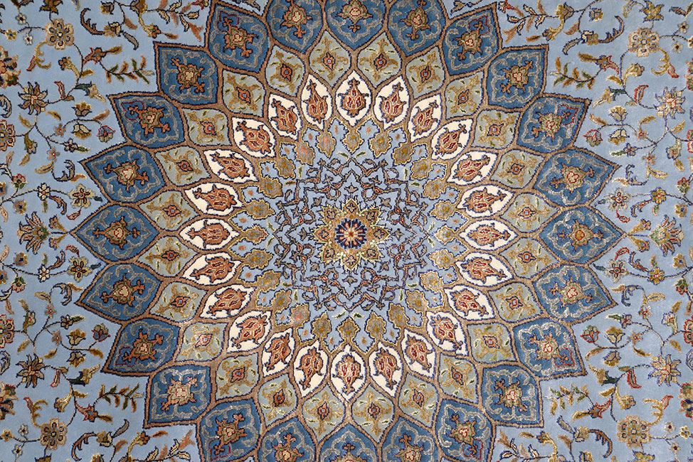 Индийский ковер GOMBAD из шелка и шерсти Прямоугольный 358x250cm фото крупным планом