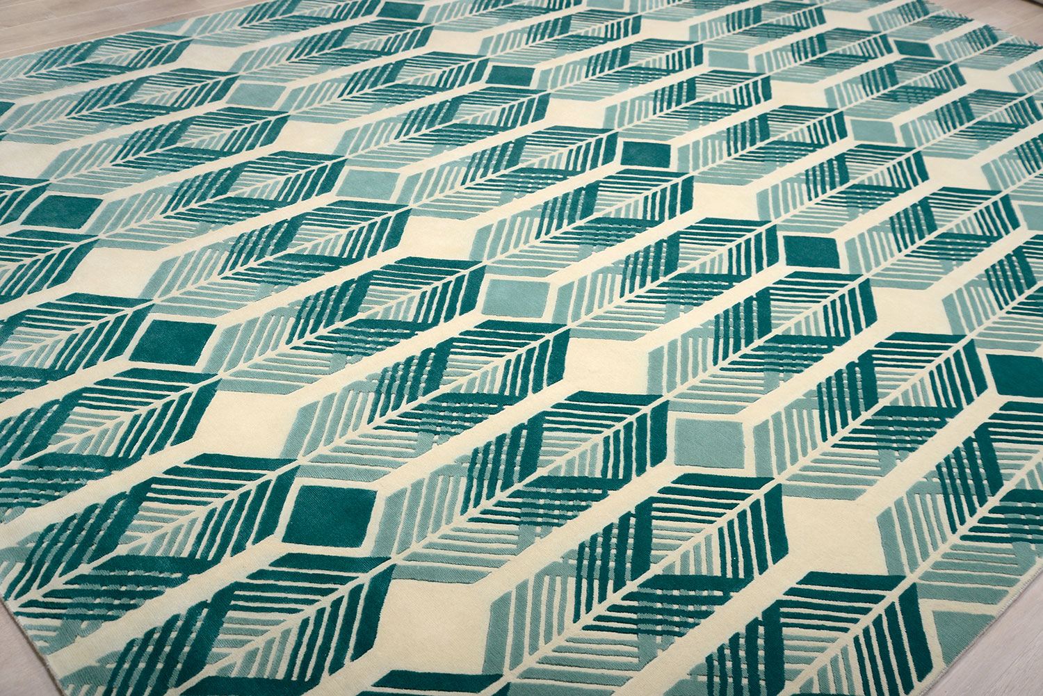 Ковер ручной работы PLUMAGE GREEN 371x279cm фотография