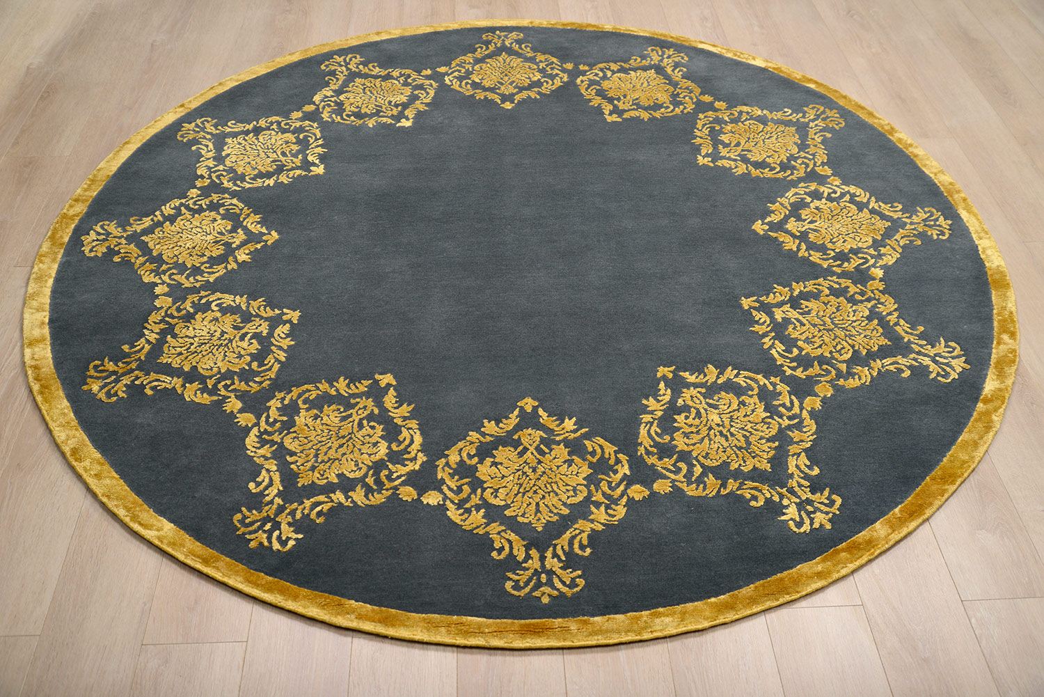 Фото шелково-шерстяной Круглый ковер DAMASK FRAME