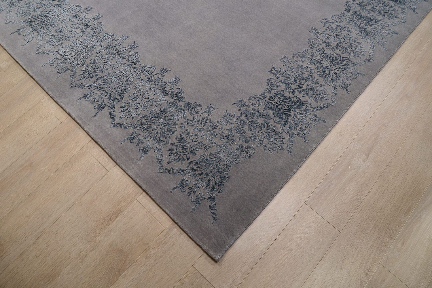 Ковер ручной работы DAMASK FRAME 275x183cm фотография