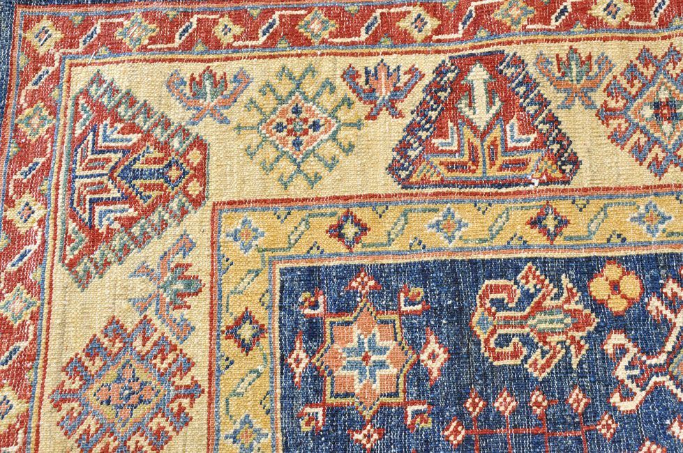 Кавказский ковер KAZAKH шерстяной Парный 150x102cm фото крупным планом