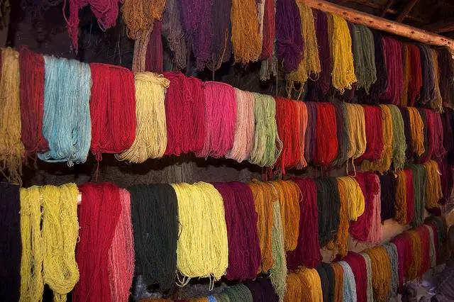 окрашенная овечья шерсть