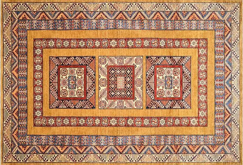 Шерстяной ковер ручной работы с национальным кавказским орнаментом