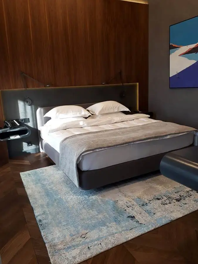 Дизайнерский ковер URBAN в спальне