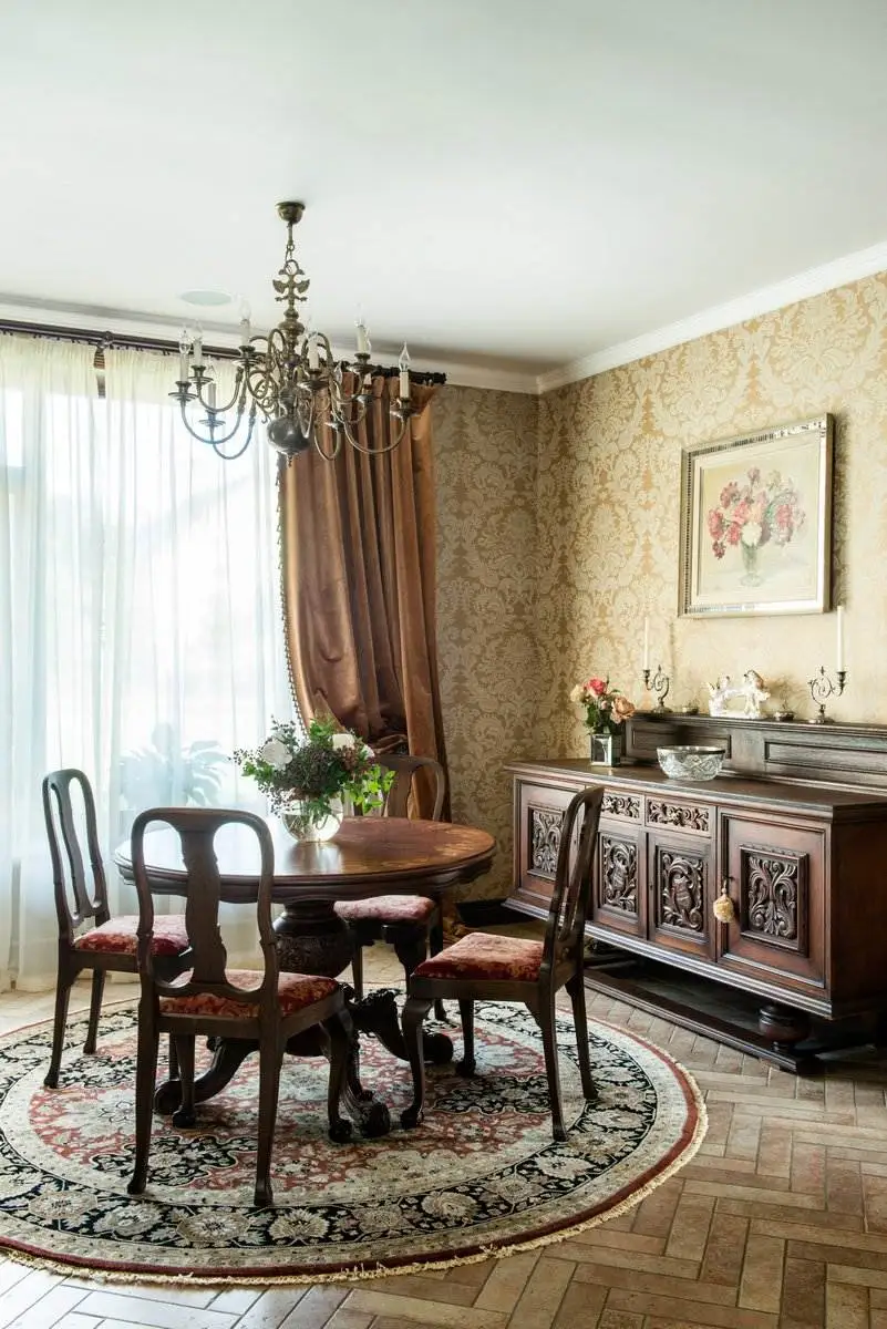 Круглый ковер Agra в в столовой