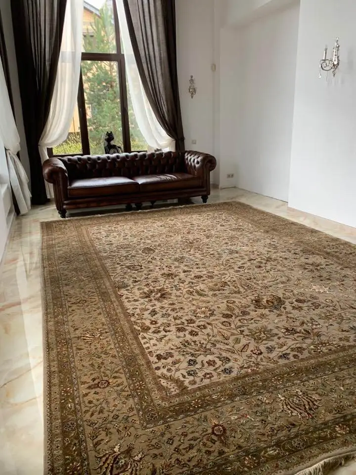 Индийский ковер Rajastan в гостиной