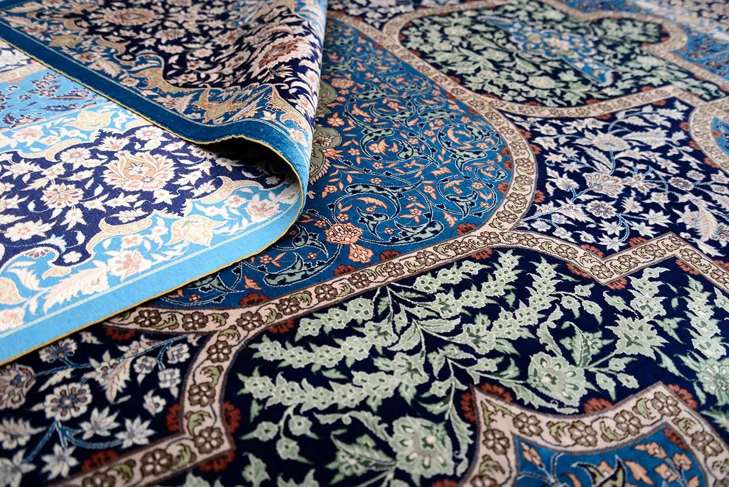 Особенности шелковых ковров