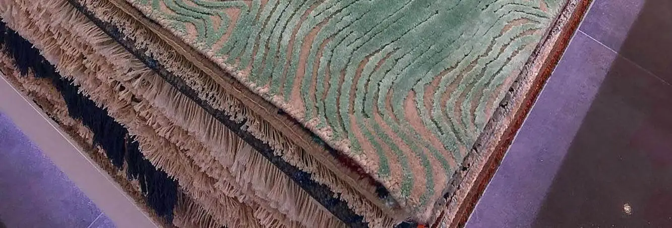 Из каких материалов делаются ковры ручной работы