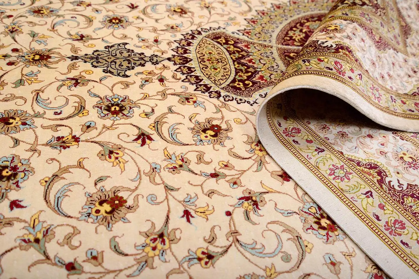 Иранский ковер Кум, изготовленный в мастерской Каземи, ручная работа