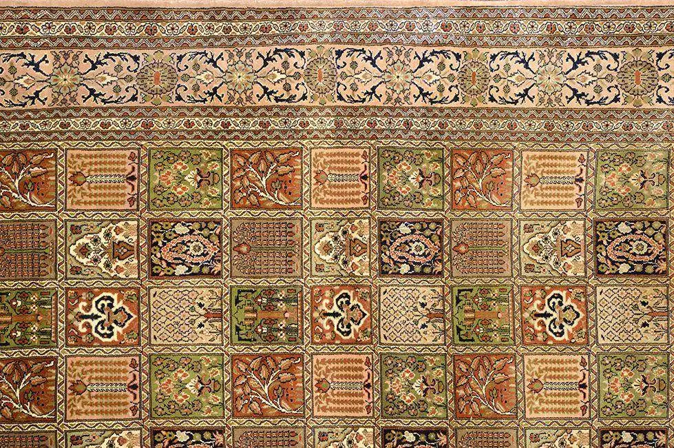 Иранский ковер Кум с орнаментом Хешти, райский сад