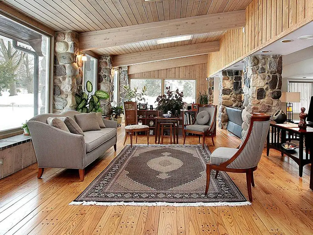 Индийский ковер Mahi в интерьере гостиной