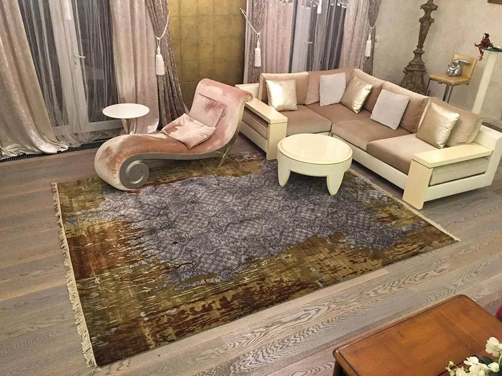 Ковер из коллекции Artefact в гостиной загородного дома