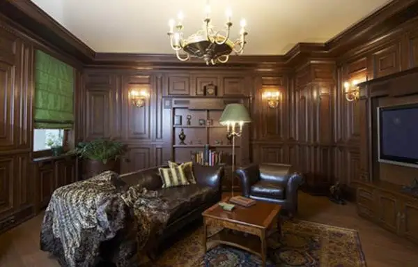 Ковер дополняет строгую обстановку кабинета