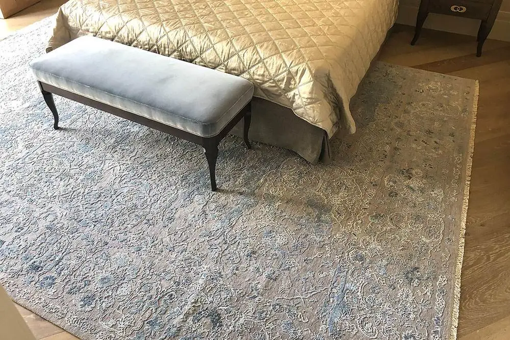 Ковер SHABBY CLASSIC под кроватью в спальне 