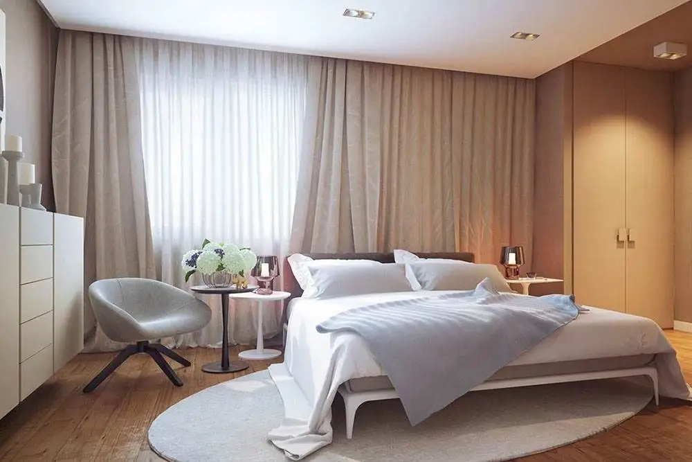 Овальный ковер для смещения акцента в спальне