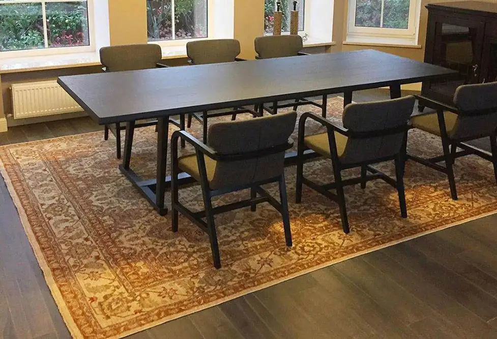 Шерстяной ковер SALTANI в столовой