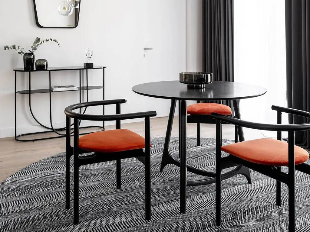 Дизайнерский ковер PLANE из натуральной шерсти на кухне