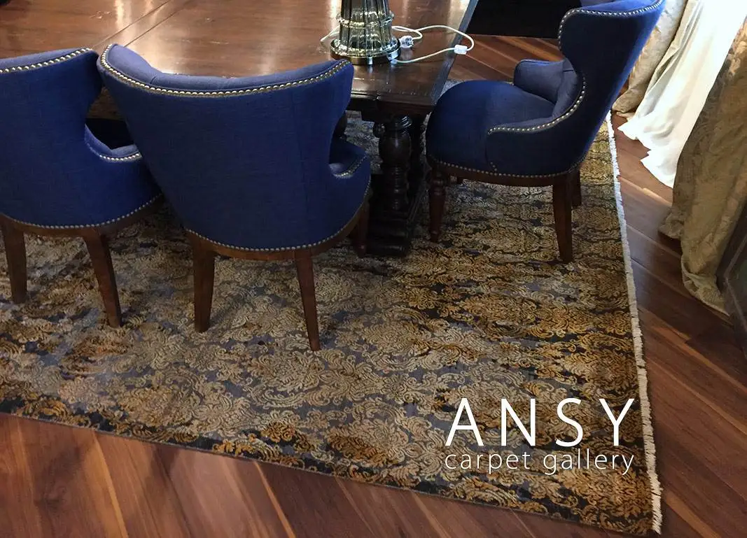 Дизайнерский ковер в столовой