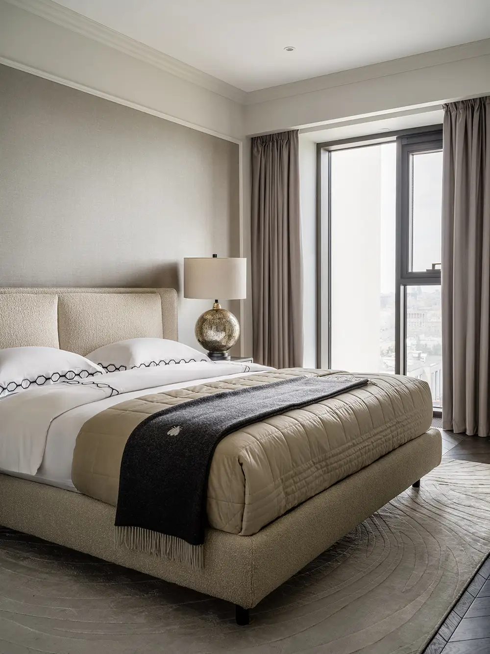 Притягательный Madison в спальне 