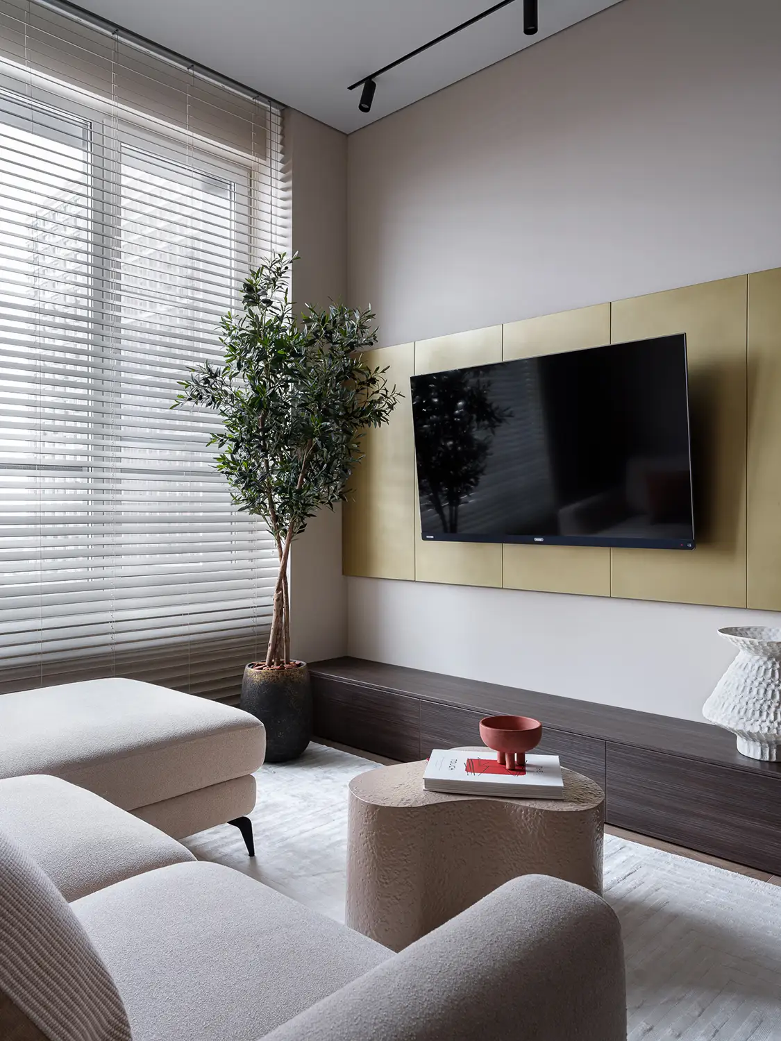 Белоснежный ковер Madison в гостиной