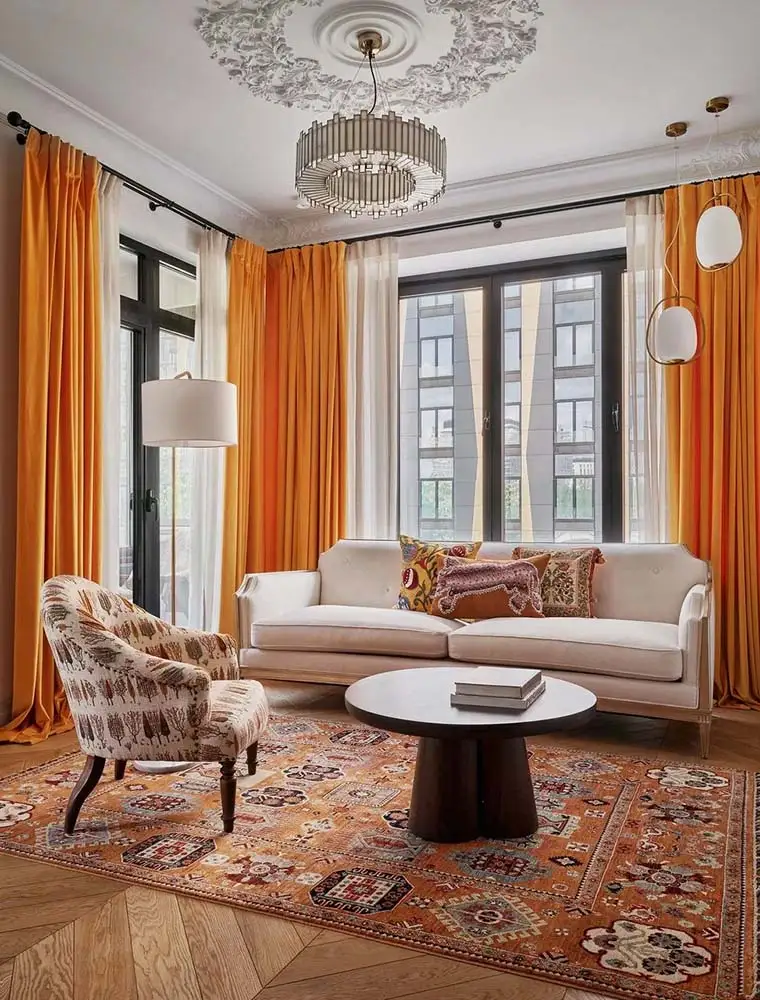 классический ковер терракотового цвета