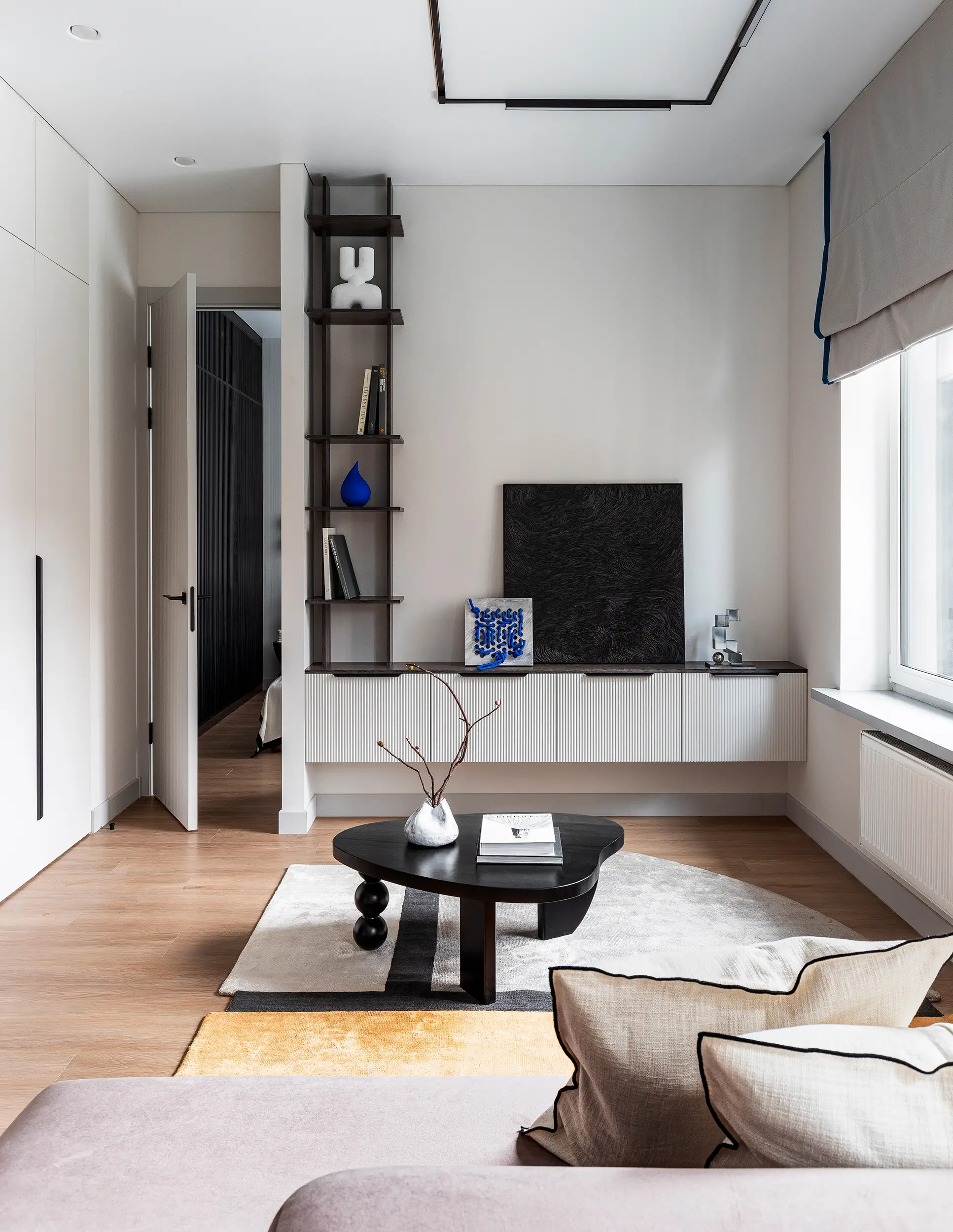 Ковер неправильной формы Novel в гостиной