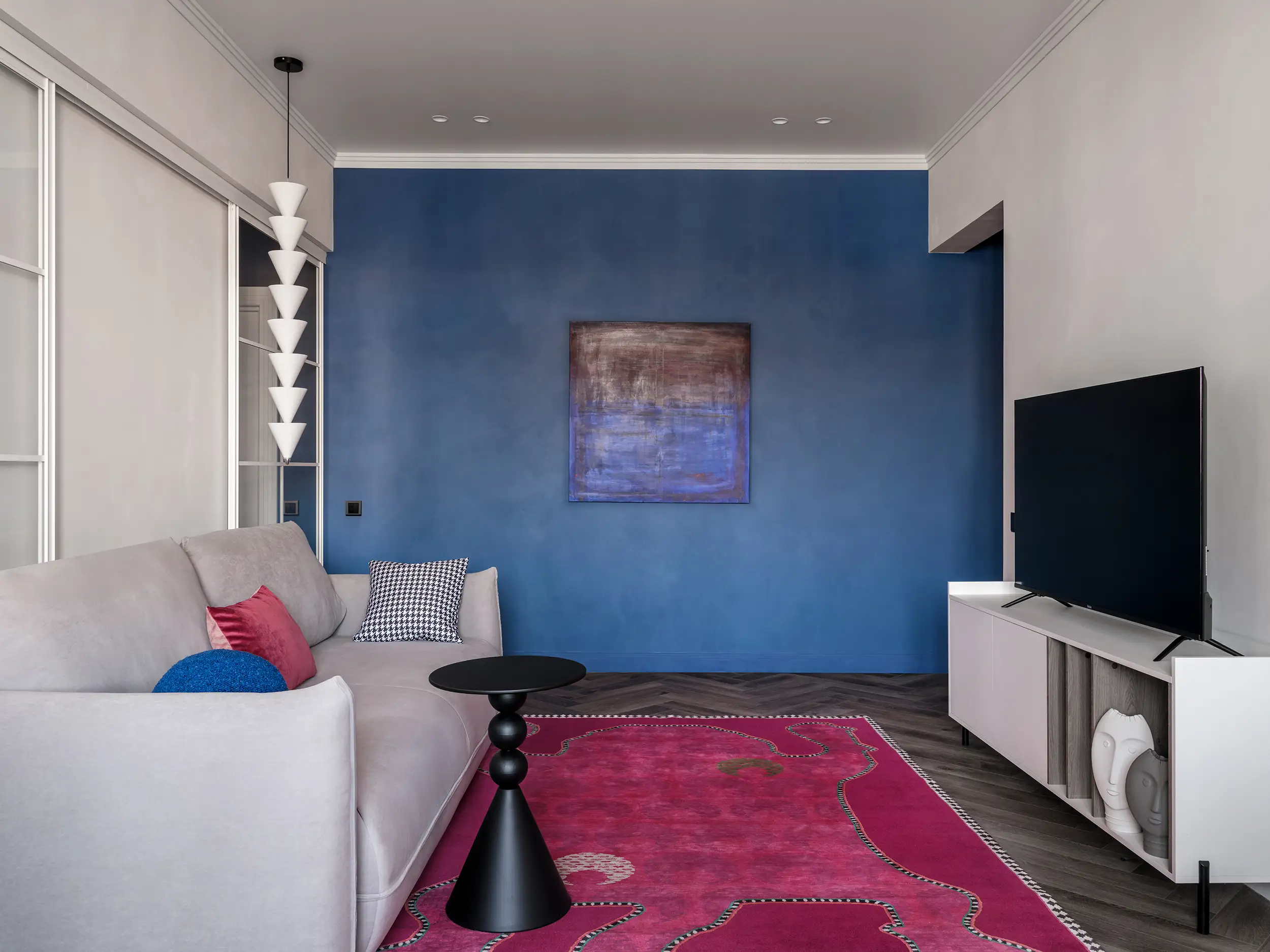 Яркий ковер Tiger в интерьере гостиной