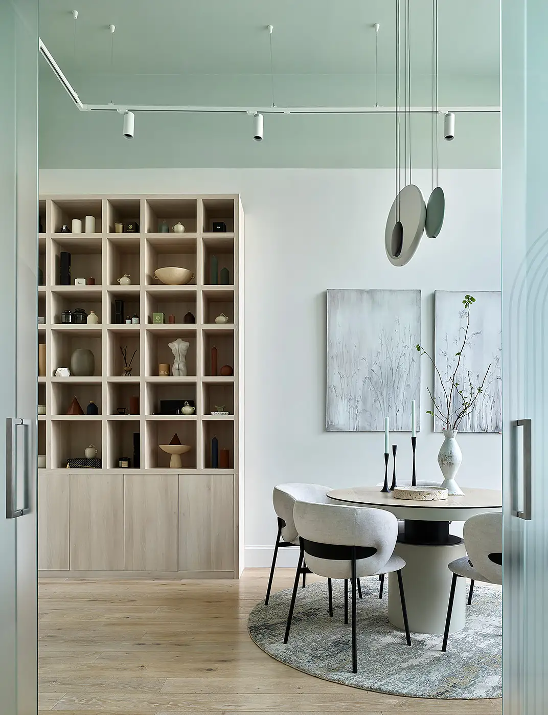 Круглый ковер Aldo в интерьере уютного шоу-рума